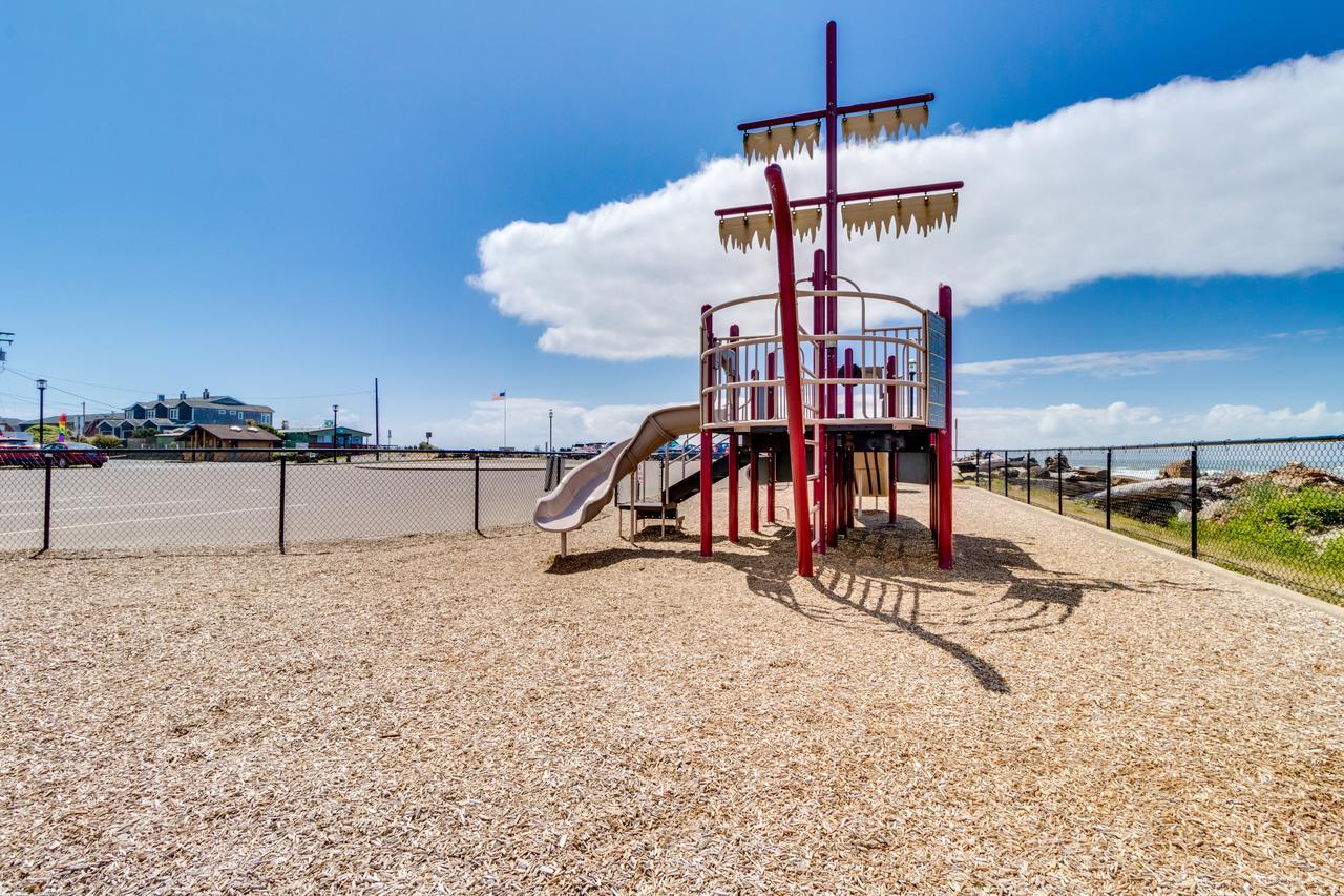 Ninos Al Mar Villa Rockaway Beach Exterior photo